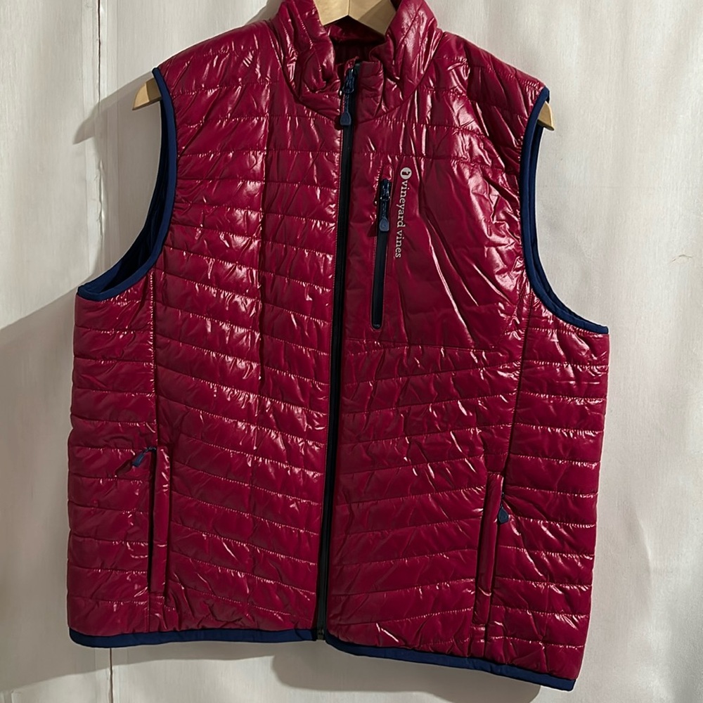 Women’s Vineyard Vines Fuschia Vest with Navy Accents XL